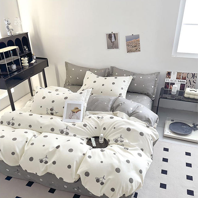 Спално бельо от 100% памук – бяло и сиво с череши и точки