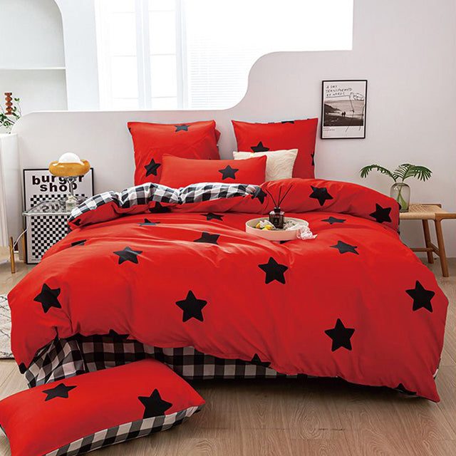 Спално бельо от поликотън – червено с черни звезди