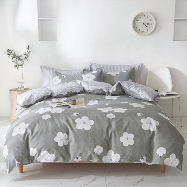 Спално бельо от поликотън – сив фон с цветя