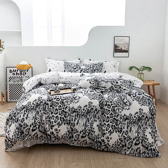 Спално бельо от поликотън – бял фон с тигрова шарка