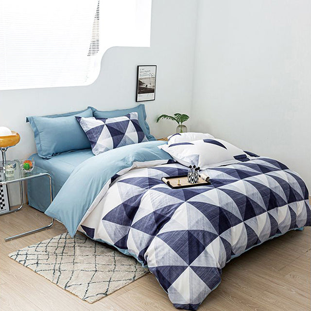 Спално бельо от поликотън – бяло и синьо с триъгълници