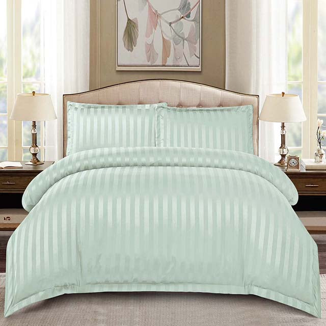 Едноцветно спално бельо с ластик - цвят резеда с райе