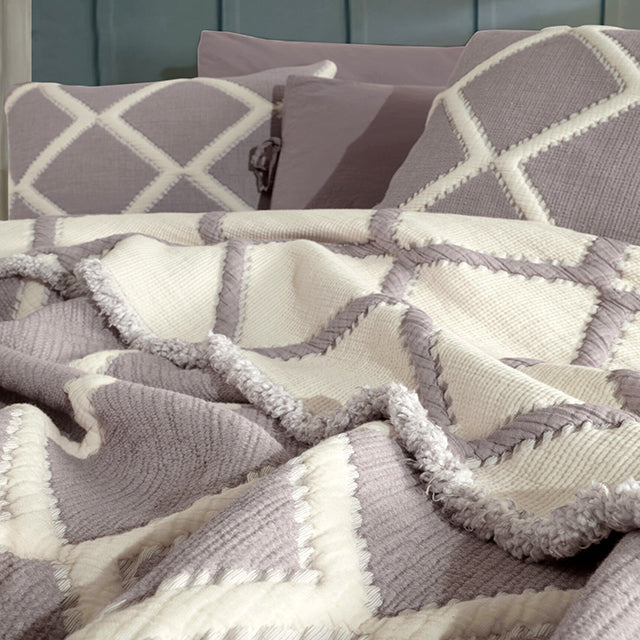 Луксозно спално бельо с покривало и бродерия - Gracia Bej