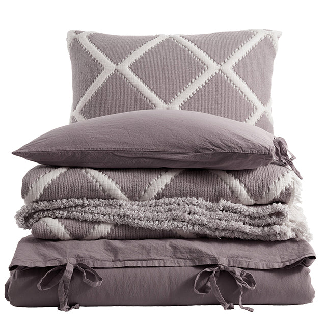 Луксозно спално бельо с покривало и бродерия - Gracia Bej