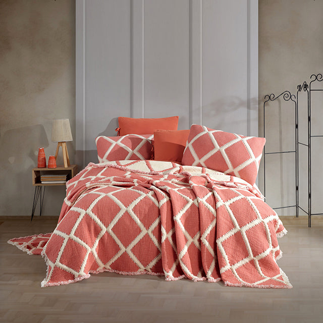 Луксозно спално бельо с покривало и бродерия - Gracia Caramiziu