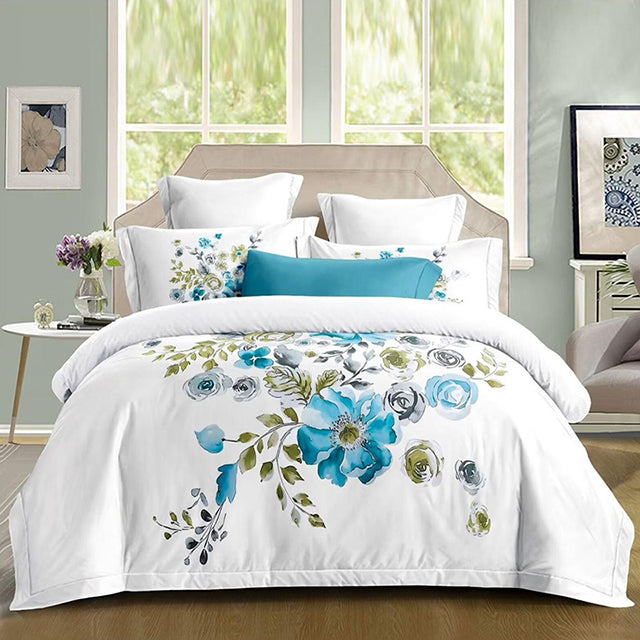 Луксозно спално бельо с ластик – бяло със сини цветя и листа