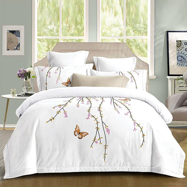 Луксозно спално бельо с ластик – бяло с клони и пеперуди