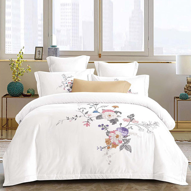 Луксозно спално бельо с ластик – бяло с красиви цветя