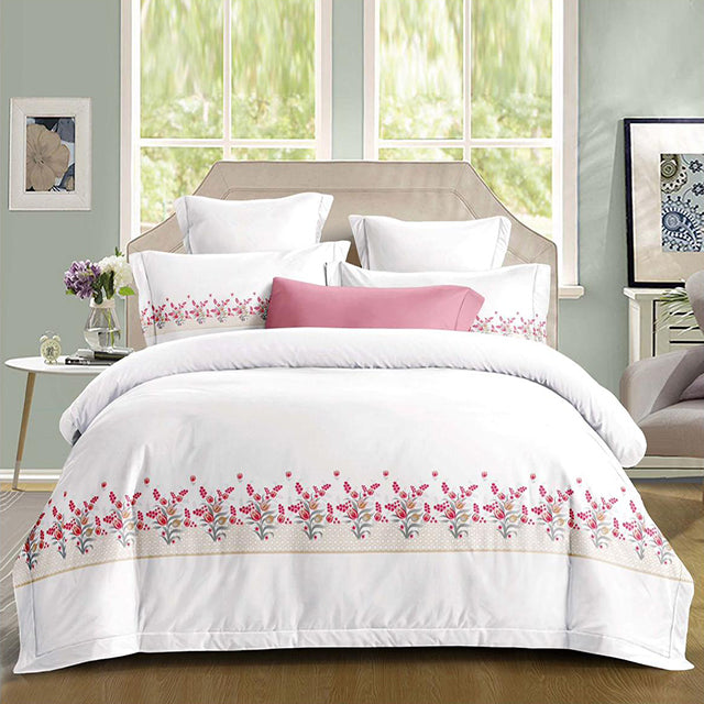 Луксозно спално бельо с ластик – бяло с цветенца