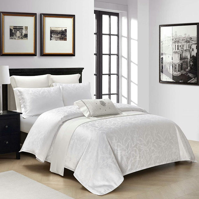 Луксозно спално бельо с ластик от жакард сатен - бяло