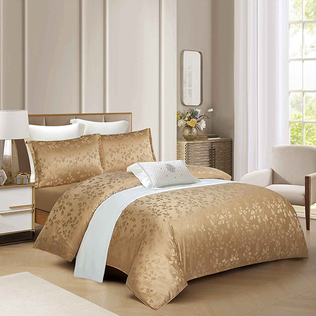 Луксозно спално бельо с ластик от жакард сатен - светлокафяво