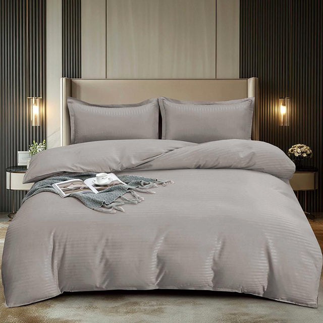 Едноцветно спално бельо с ластик - сиво с райе