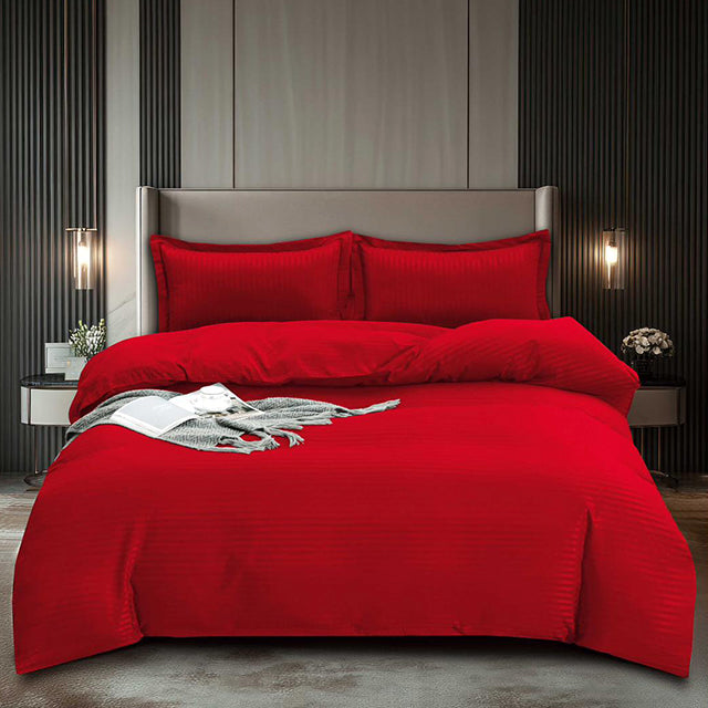 Едноцветно спално бельо с ластик - червено с райе