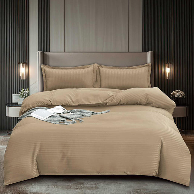 Едноцветно спално бельо с ластик - бежово с райе
