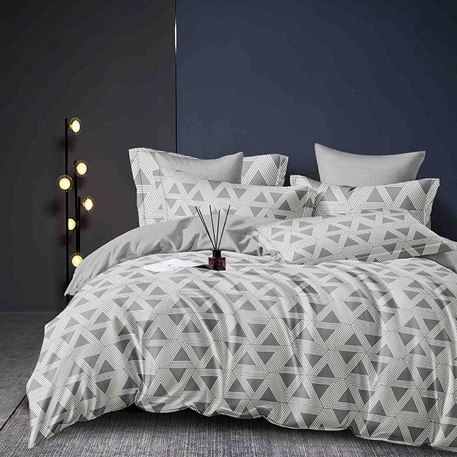 Спално бельо с ластик – сиво с триъгълници