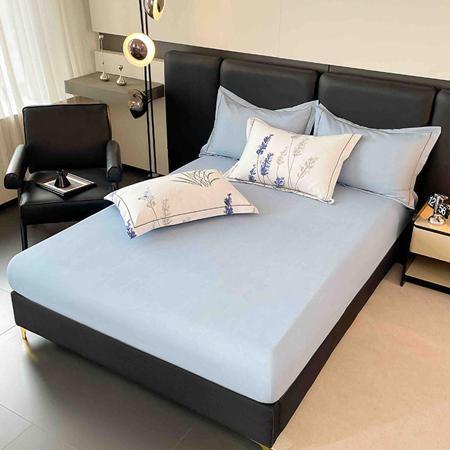 Спално бельо от бархет с ластик - бяло и синьо с цветя