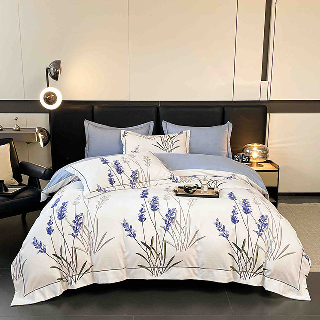 Спално бельо от бархет с ластик - бяло и синьо с цветя