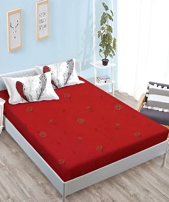 Спално бельо с ластик - бяло и червено с пера