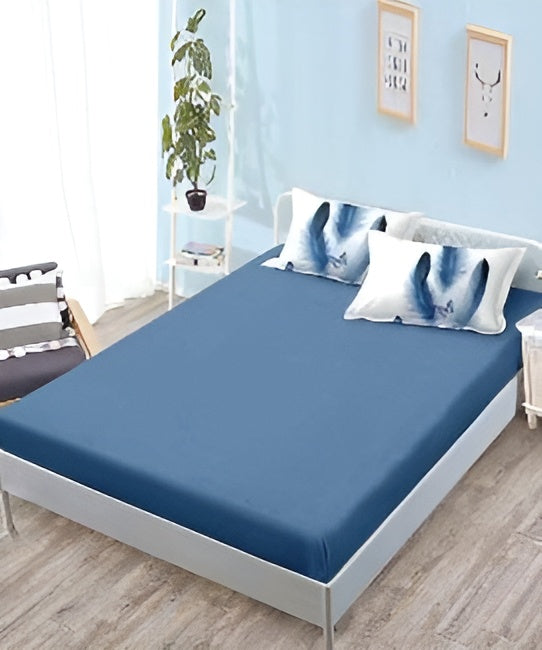 Спално бельо с ластик - бяло и синьо с пера и пеперуди