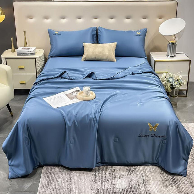 Луксозно спално бельо с нежно покривало и бродерия – светлосиньо