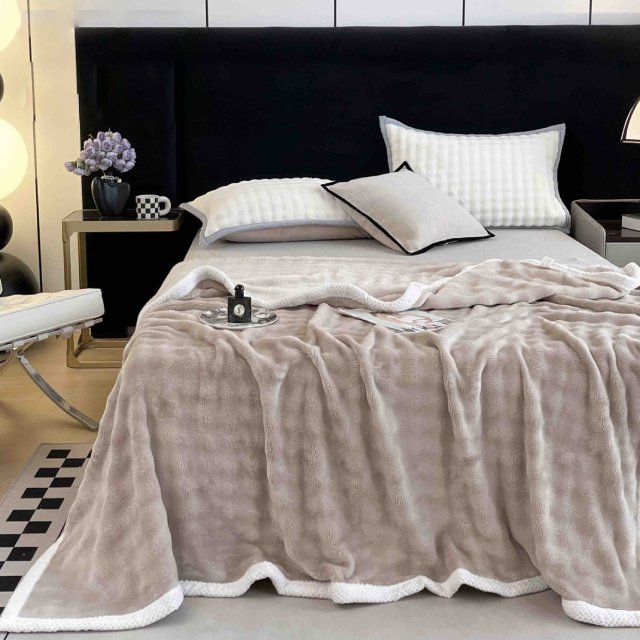 Плюшено одеяло с къс изкуствен заешки косъм – бежово – FJ-12