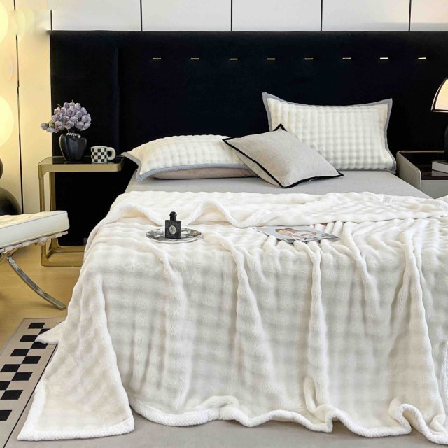 Плюшено одеяло с къс изкуствен заешки косъм – бяло – FJ-03