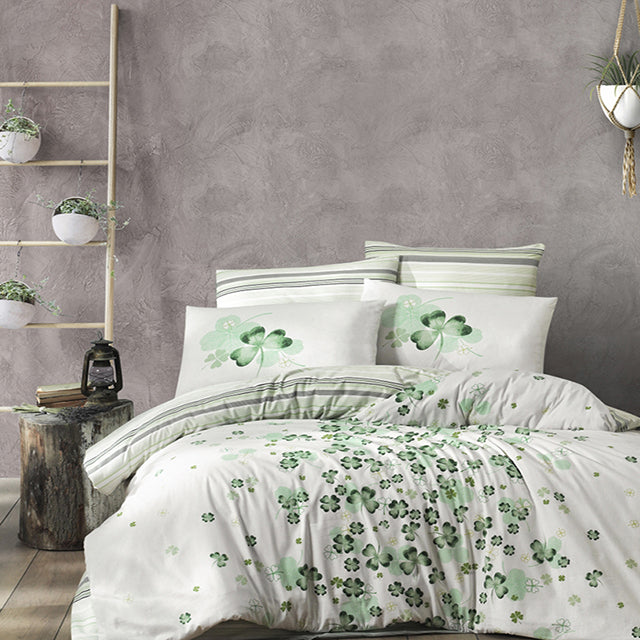 Спално бельо от ранфорс памук – бяло със зелени детелини