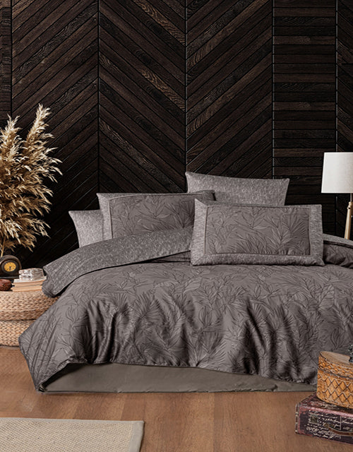 3D Спално бельо с памучен сатен – кафяв фон с листа