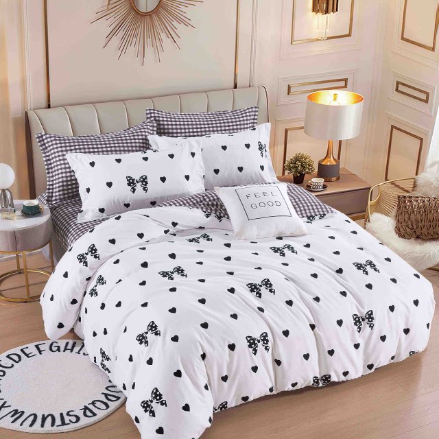 Спално бельо от 100% памук - бяло с черни панделки и сърца - F6-215