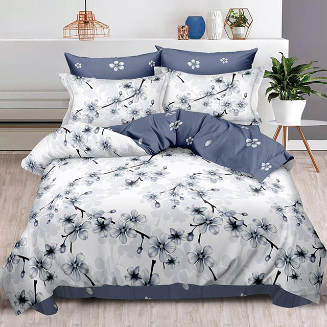 Спално бельо с ластик – бяло и тъмносиньо с цветя