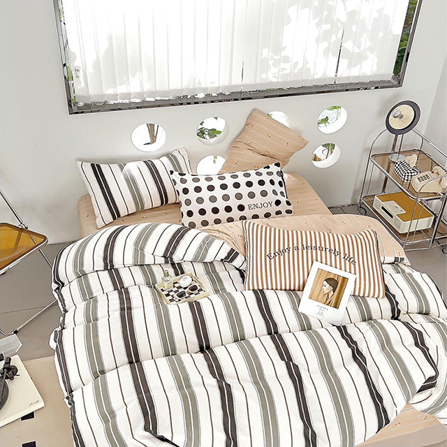 Спално бельо от 100% памук с ластик - бяло и бежово на райета