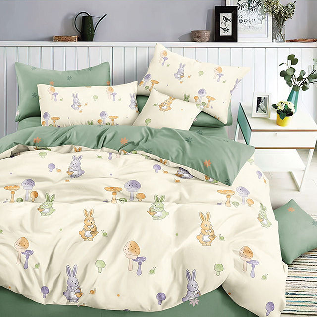 Единично спално бельо с ластик – цвят крем и зелено със зайчета и гъбки
