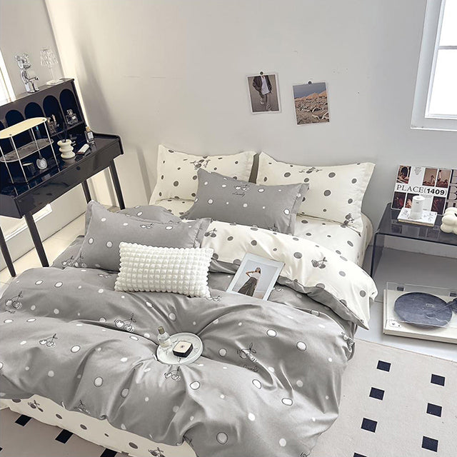 Спално бельо от 100% памук – сиво и бяло с череши и точки