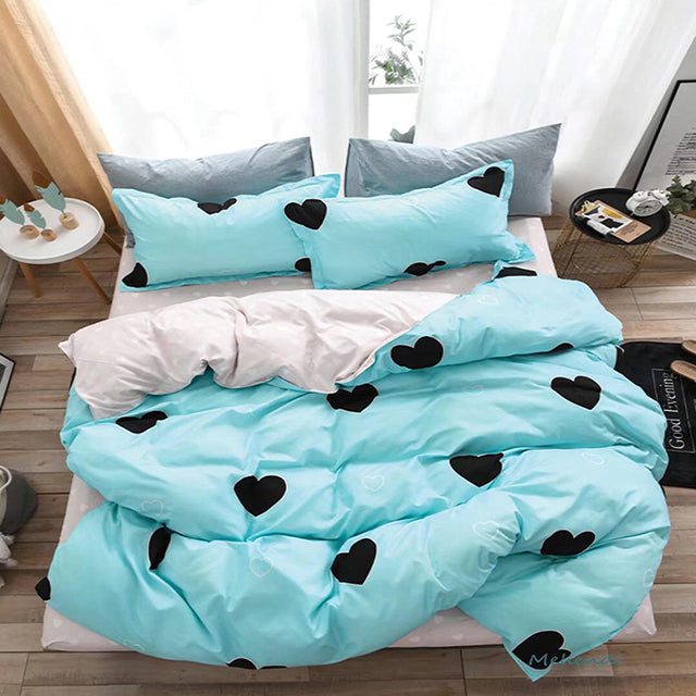 Спално бельо от поликотън – светлосиньо с черни сърца