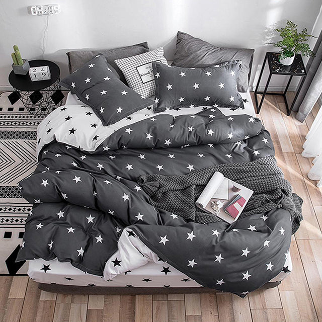 Спално бельо от поликотън – тъмносиво и бяло със звезди
