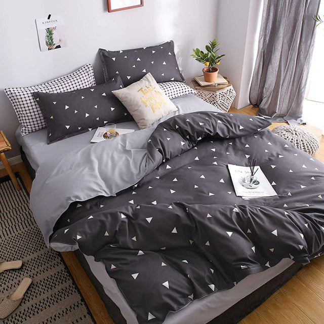 Спално бельо от Поликотън – цвят графит с триъгълници