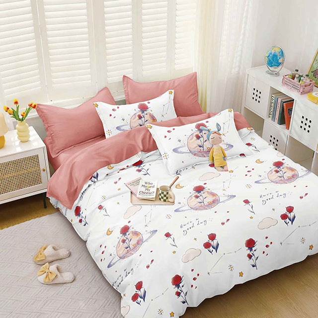 Спално бельо от Поликотън – бяло с пепел от рози, планети и цветя