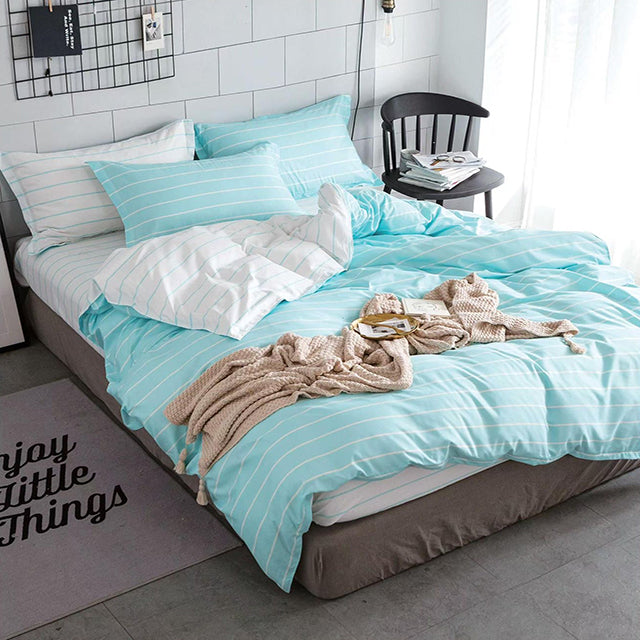 Спално бельо от поликотън – светлосиньо с линии