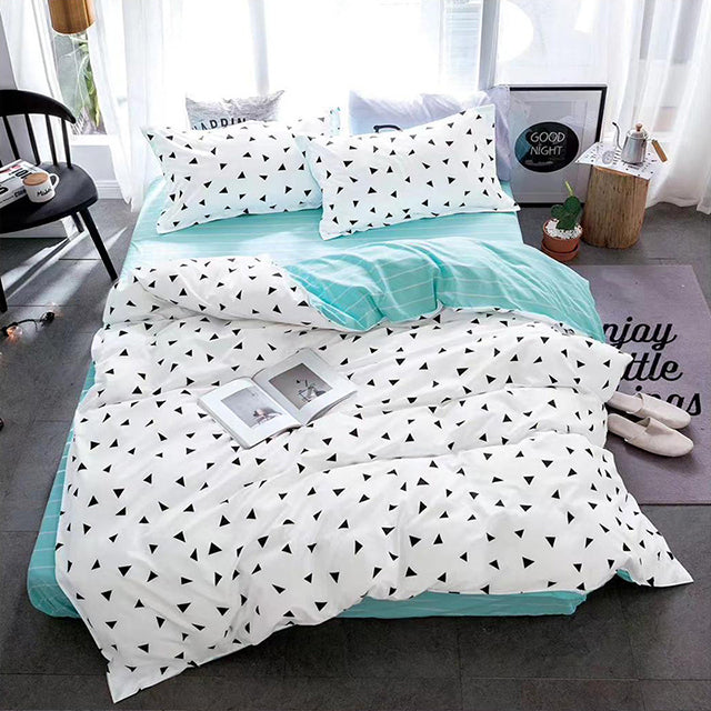 Спално бельо от поликотън – бяло и тюркоазено с триъгълници