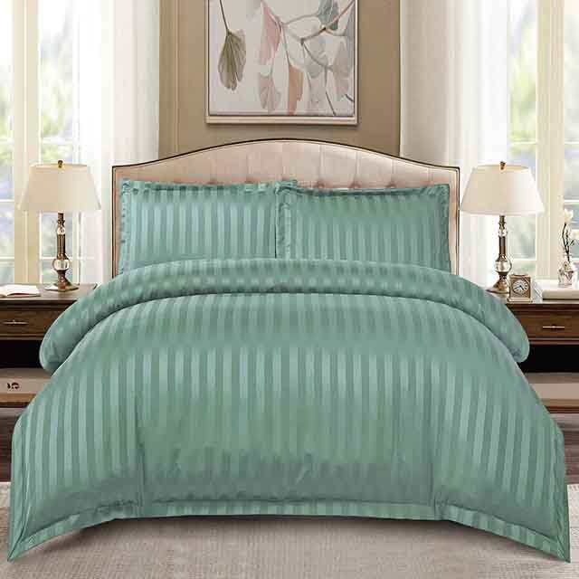 Едноцветно спално бельо с ластик - светлозелен цвят с райе