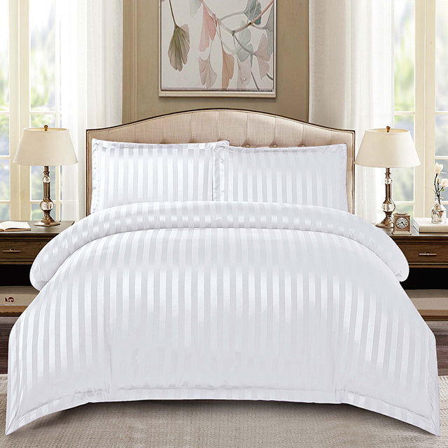 Едноцветно спално бельо с ластик - бял цвят с райе