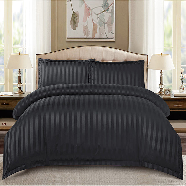 Едноцветно спално бельо с ластик - черен цвят с райе