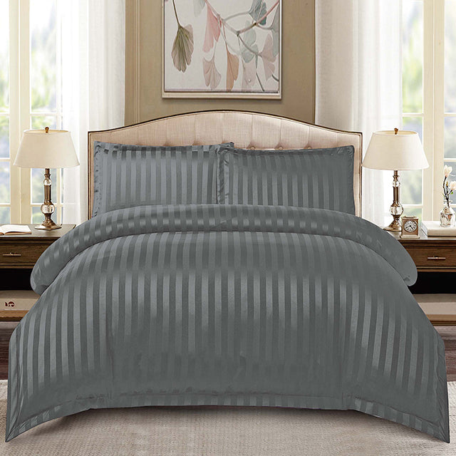 Едноцветно спално бельо с ластик - цвят графит с райе