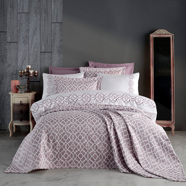 Луксозно спално бельо с покривало и бродерия - Victoria – Pudra