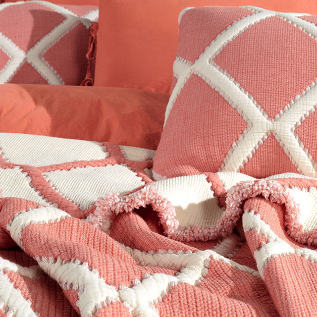 Луксозно спално бельо с покривало и бродерия - Gracia Caramiziu 