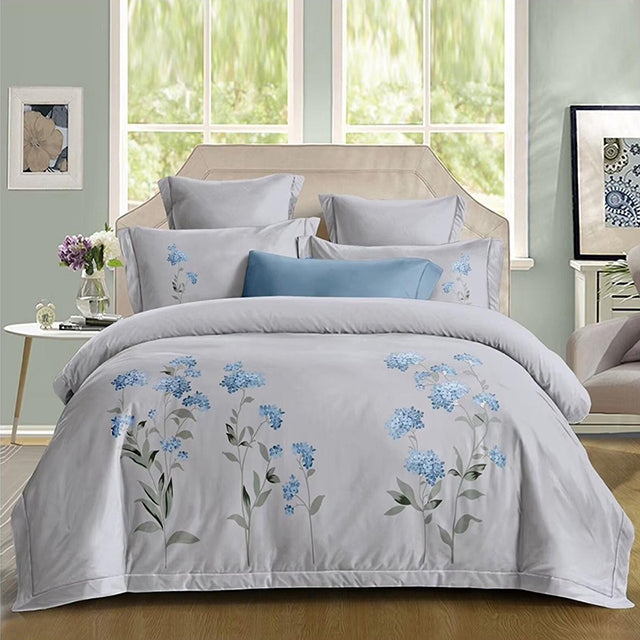 Луксозно спално бельо с ластик – сиво със сини цветя