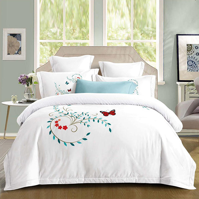 Луксозно спално бельо с ластик – бяло с листенца и пеперуди