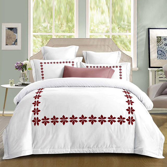 Луксозно спално бельо с ластик – бяло с червени символи