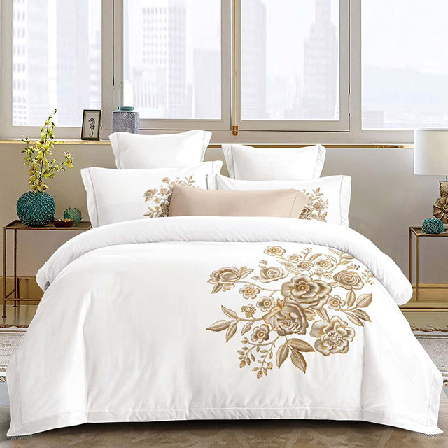 Луксозно спално бельо с ластик – бяло с бежови цветя