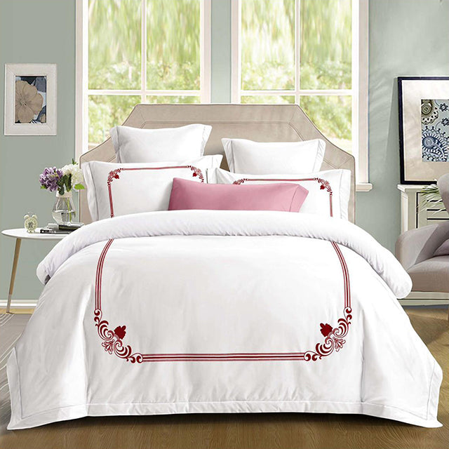 Луксозно спално бельо с ластик – бяло с червени символи